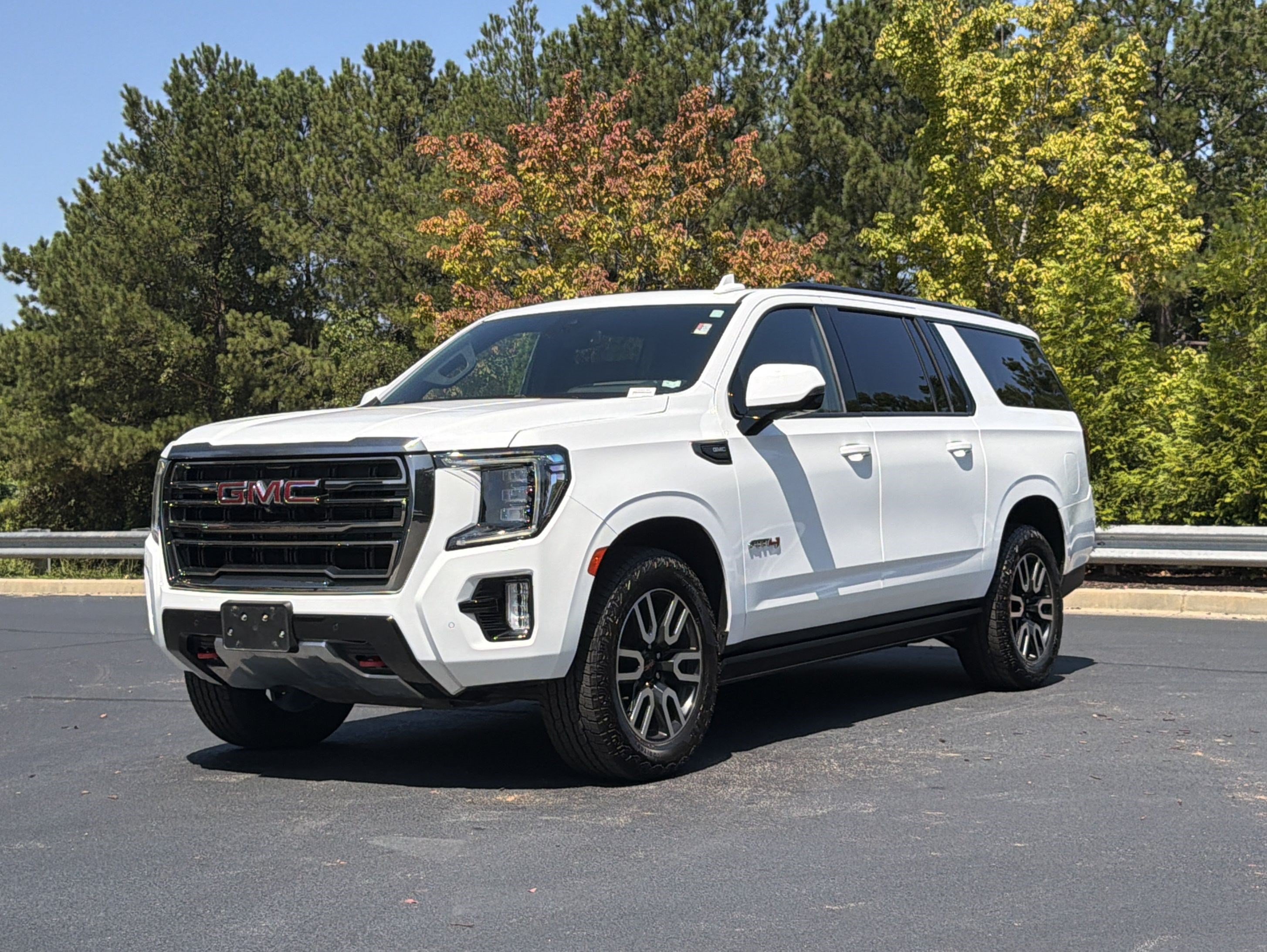 Used 2023 GMC Yukon XL AT4 w/ AT4 Premium Package AWD/4WD image 14