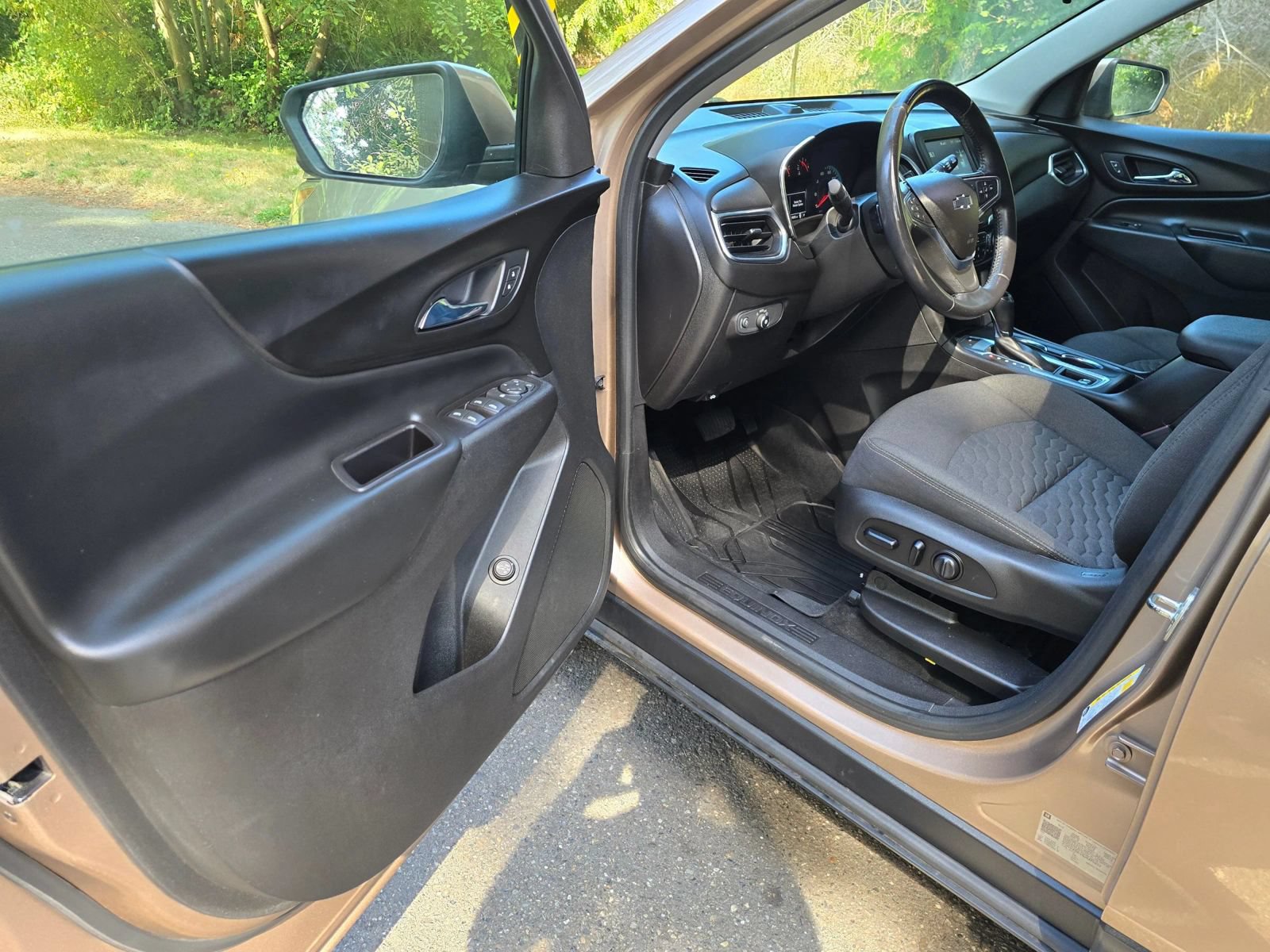 Used 2018 Chevrolet Equinox LT AWD/4WD image 19