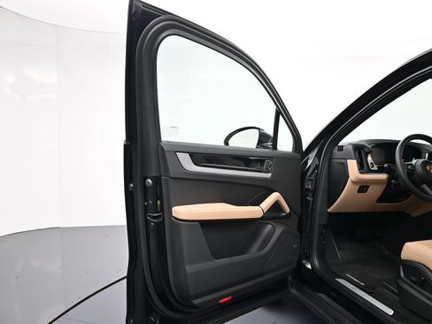 Used 2026 Porsche Cayenne AWD/4WD image 15