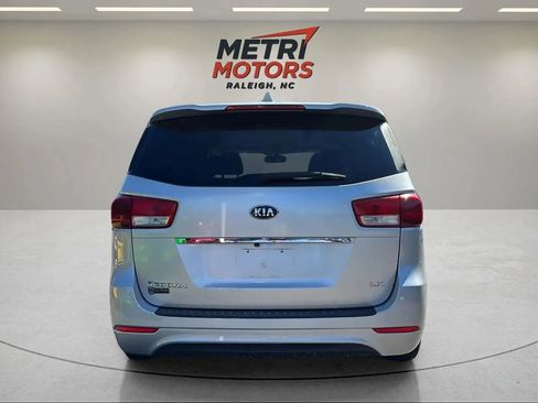Used 2017 Kia Sedona LX image 6
