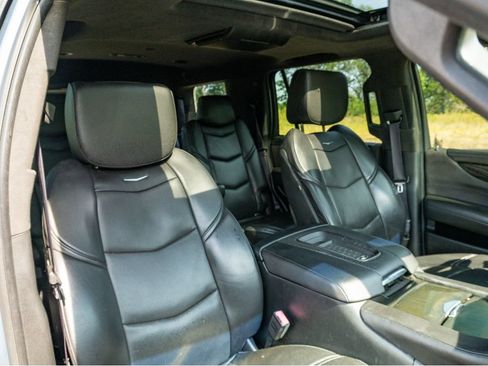 Used 2016 Cadillac Escalade Platinum RWD image 21
