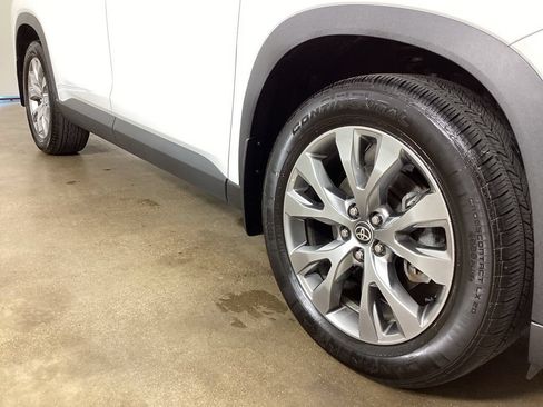 Used 2024 Toyota Grand Highlander AWD image 6