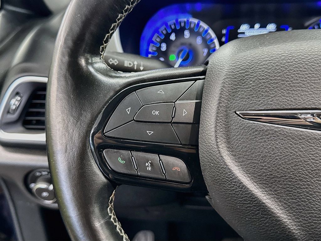 Used 2019 Chrysler Pacifica Touring Plus w/ S Appearance Package FWD image 8