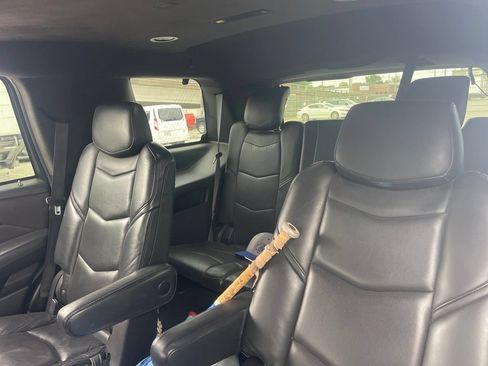 Used 2016 Cadillac Escalade Platinum AWD/4WD image 4