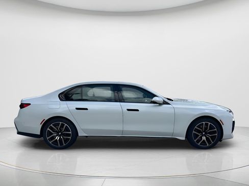 New 2026 BMW 740i RWD image 4