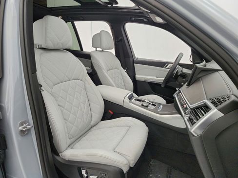 Used 2024 BMW X5 xDrive40i w/ M Sport Package image 20