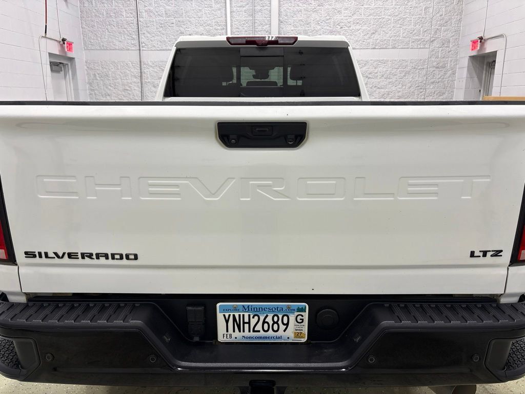 Used 2025 Chevrolet Silverado 3500 LTZ w/ LTZ Plus Package AWD/4WD image 5