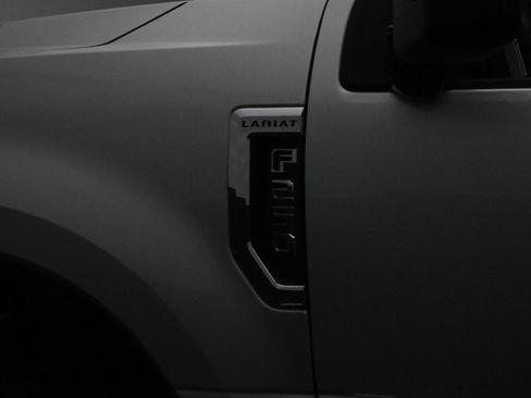 Used 2018 Ford F250 Lariat w/ Lariat Ultimate Package AWD/4WD image 13