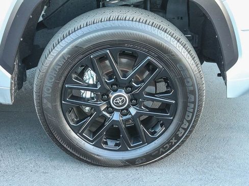 Used 2024 Toyota Tundra Limited AWD/4WD image 14