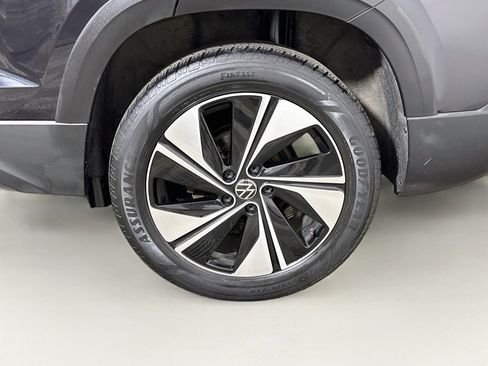 Used 2023 Volkswagen Taos SE w/ Panoramic Sunroof Package AWD/4WD image 30