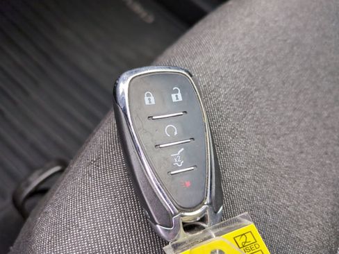 Used 2019 Chevrolet Equinox LT w/ Driver Convenience Package image 39