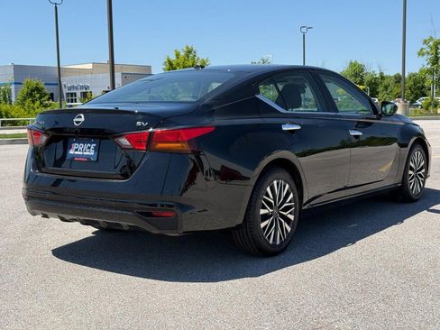 Used 2024 Nissan Altima 2.5 SV FWD image 5