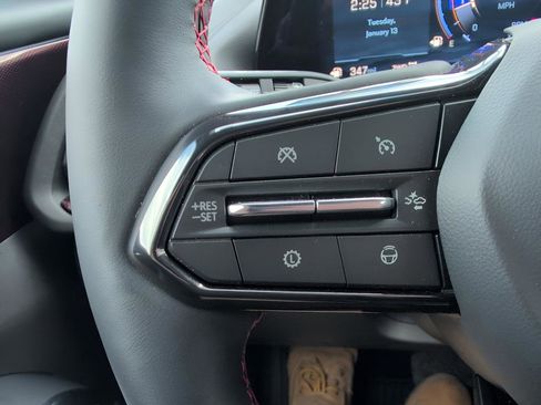 Used 2025 Chevrolet Traverse RS image 16