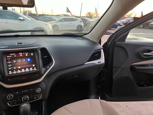 Used 2015 Jeep Cherokee Latitude FWD image 20