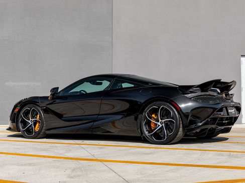 Used 2024 McLaren 750S RWD image 18