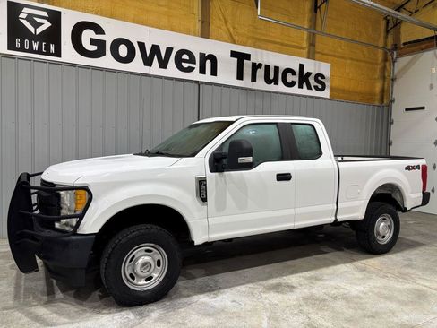 Used 2017 Ford F250 XL w/ Power Equipment Group image 4