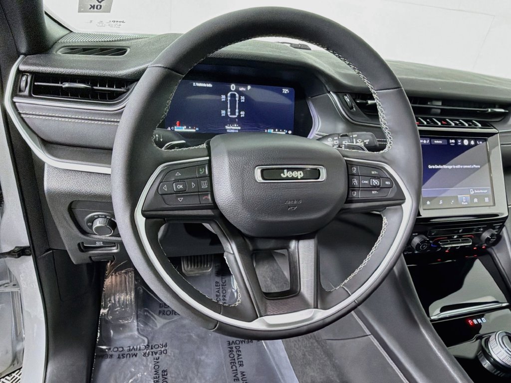 Used 2023 Jeep Grand Cherokee L Altitude AWD/4WD image 11