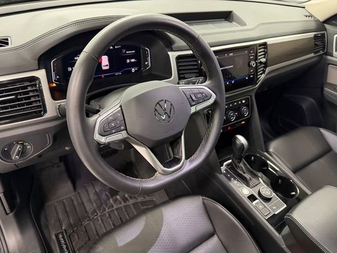 Used 2022 Volkswagen Atlas SE w/ Panoramic Sunroof Package image 12
