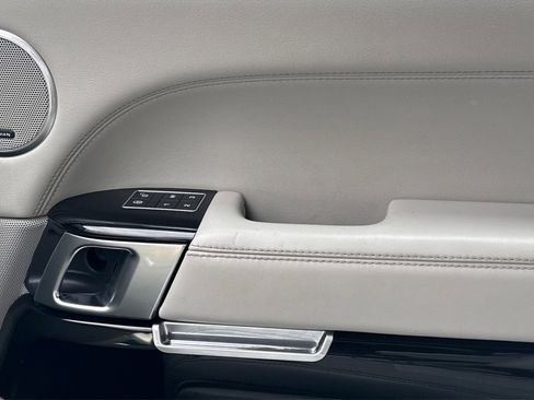 Used 2016 Land Rover Range Rover HSE image 47