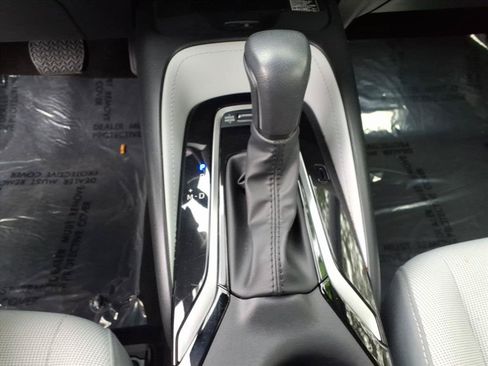 Used 2025 Toyota Corolla SE w/ SE Package FWD image 13