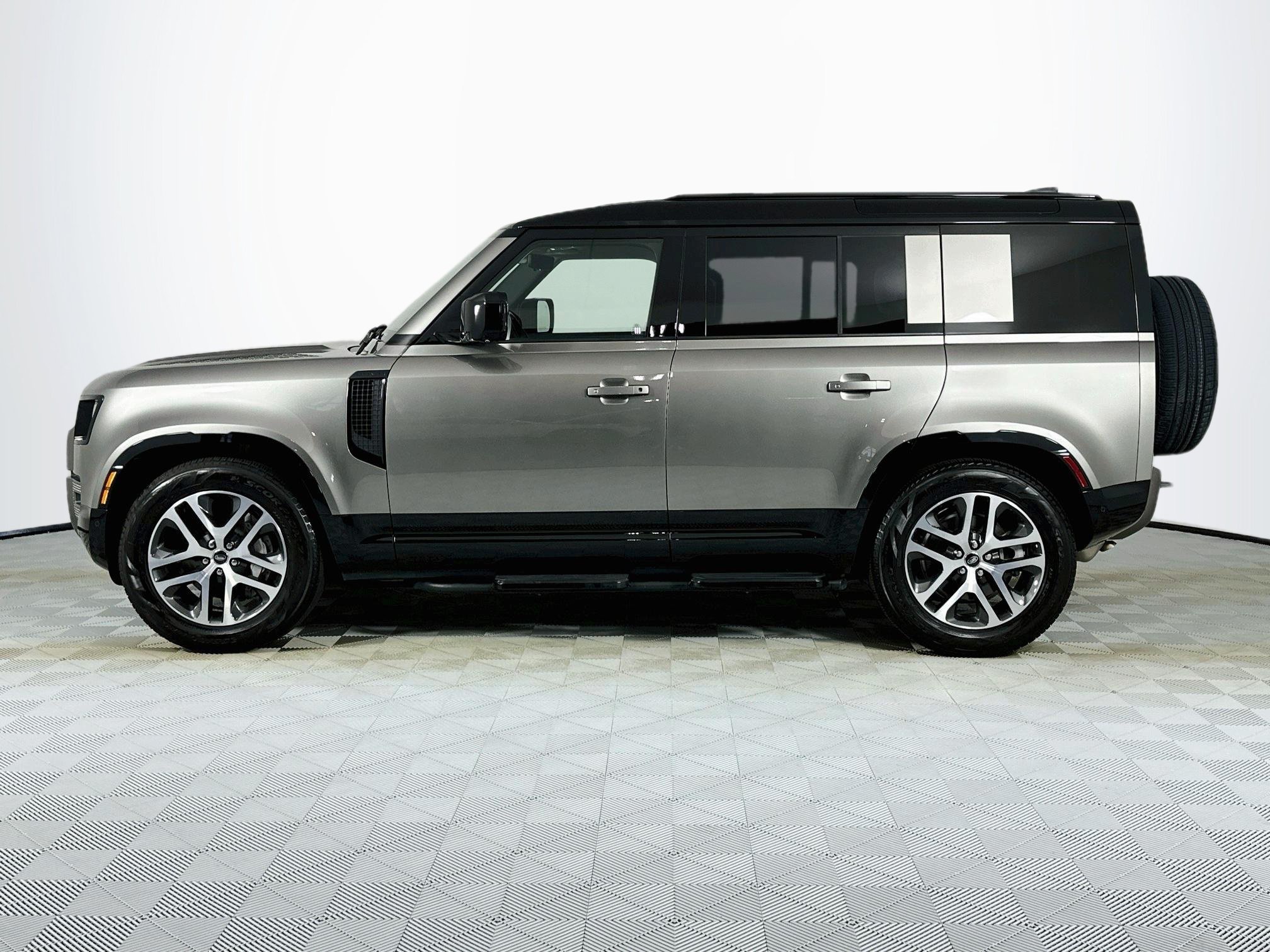 Used 2025 Land Rover Defender 110 X-Dynamic SE AWD/4WD image 8