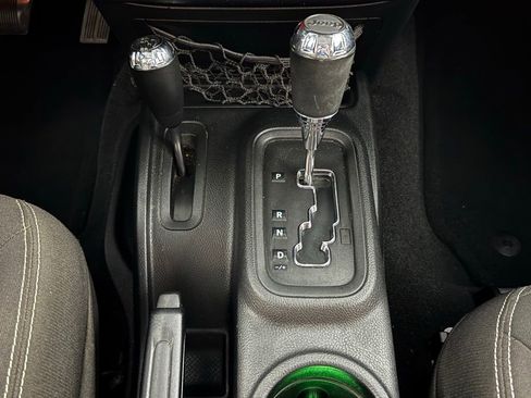 Used 2015 Jeep Wrangler Sahara image 15