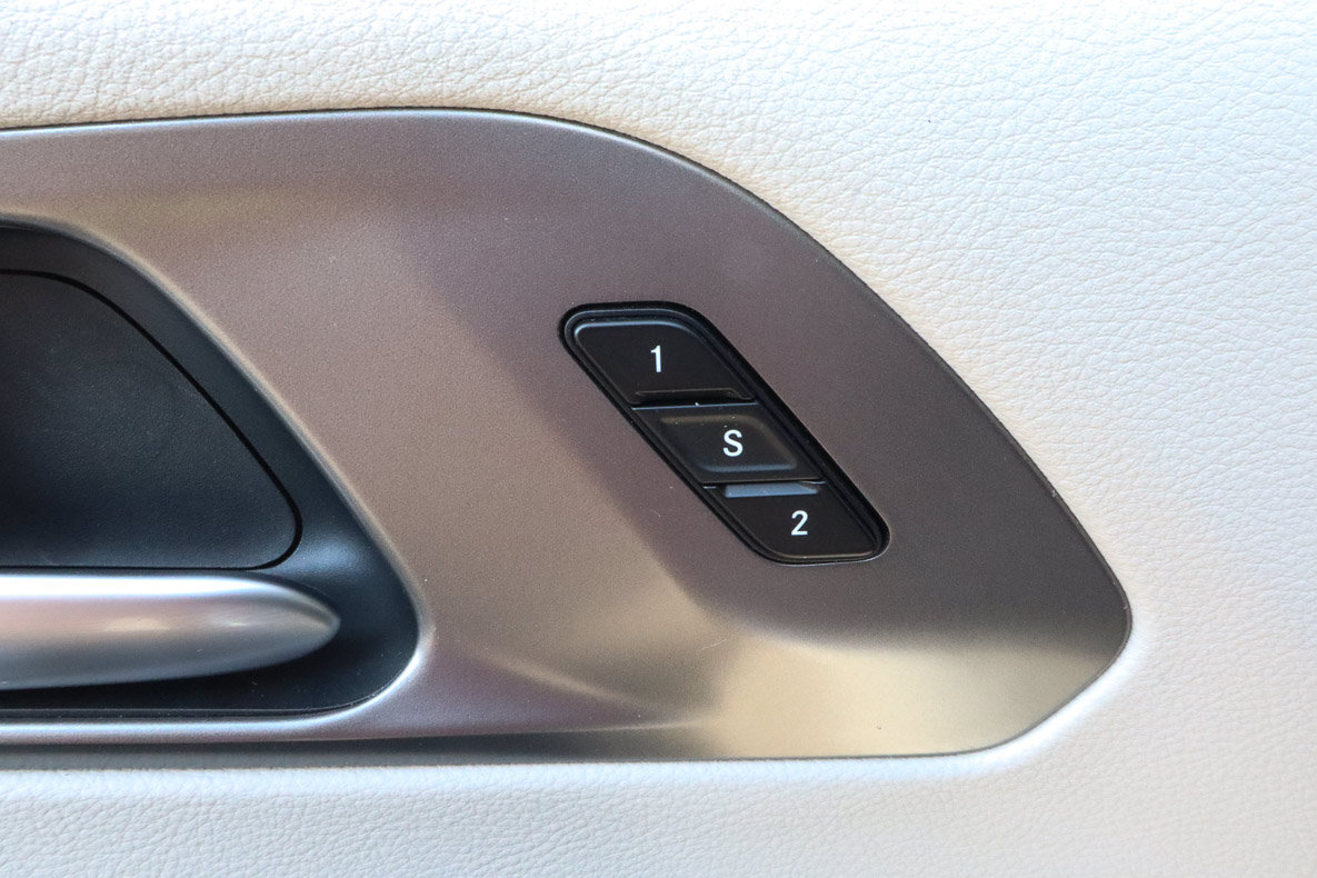Used 2024 Chrysler Pacifica Touring-L FWD image 17