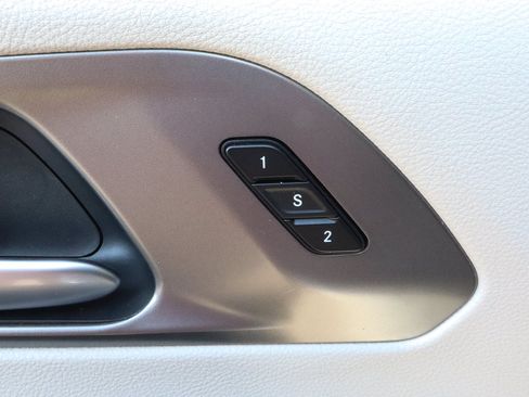 Used 2024 Chrysler Pacifica Touring-L FWD image 17