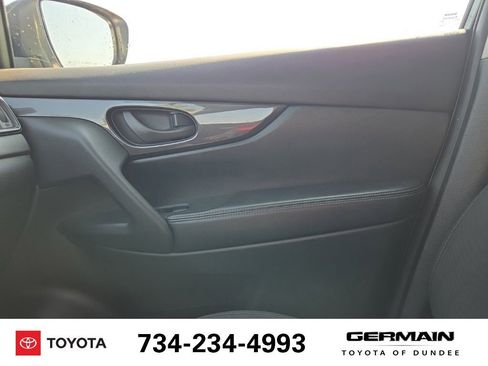 Used 2020 Nissan Rogue S FWD image 28