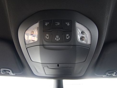 Used 2026 Chrysler Pacifica Select AWD/4WD image 34