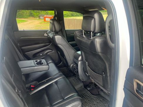 Used 2017 Jeep Grand Cherokee Limited RWD image 12