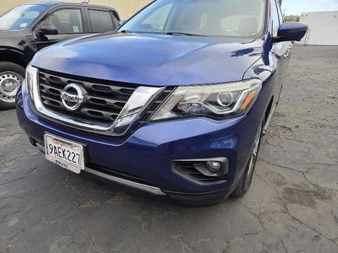 Used 2020 Nissan Pathfinder SL FWD image 2
