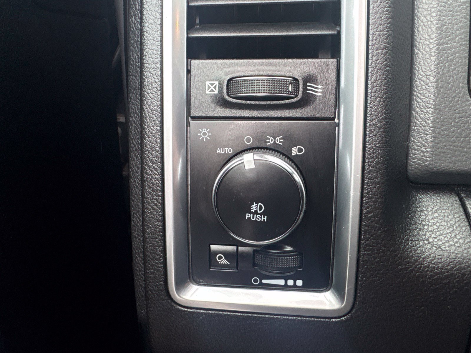 Used 2018 RAM 1500 Big Horn AWD/4WD image 32