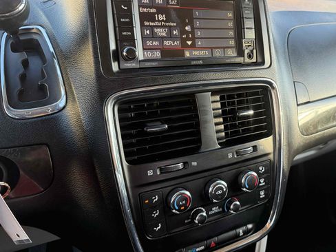 Used 2016 Dodge Grand Caravan SE w/ Quick Order Package 29E SE FWD image 11