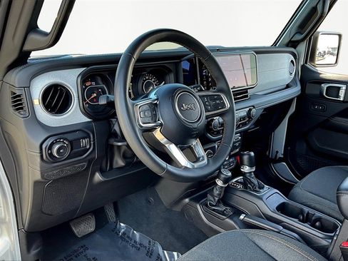 Used 2024 Jeep Wrangler Sahara image 14