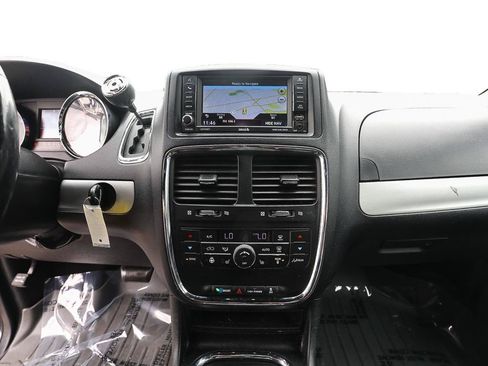 Used 2017 Dodge Grand Caravan GT FWD image 17