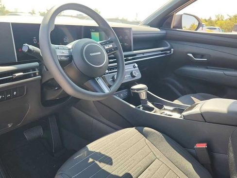Used 2025 Hyundai Santa Cruz SE FWD image 18