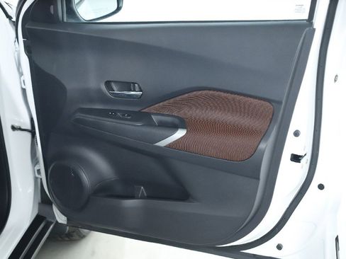 Certified 2024 Nissan Kicks SR image 32