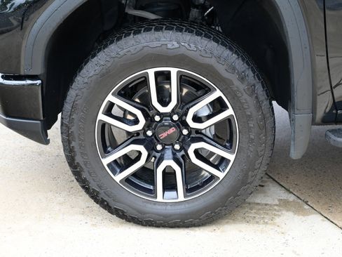 Used 2026 GMC Sierra 1500 AT4 w/ AT4 Preferred Package AWD/4WD image 9