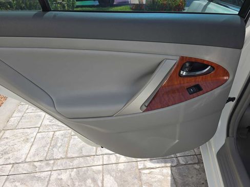 Used 2011 Toyota Camry XLE w/ SE/XLE Extra-Value Pkg FWD image 9