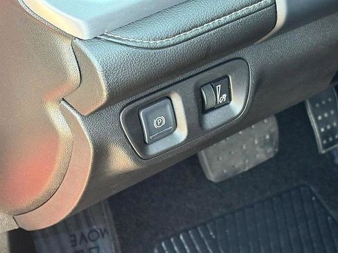 Used 2023 GMC Acadia SLE w/ Driver Convenience Package FWD image 21