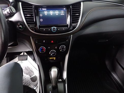 Used 2018 Chevrolet Trax LT w/ LT Convenience Package FWD image 27