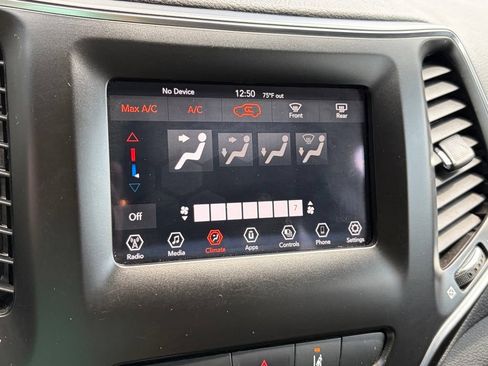 Used 2021 Jeep Cherokee Latitude w/ Mopar Interior Package AWD/4WD image 14