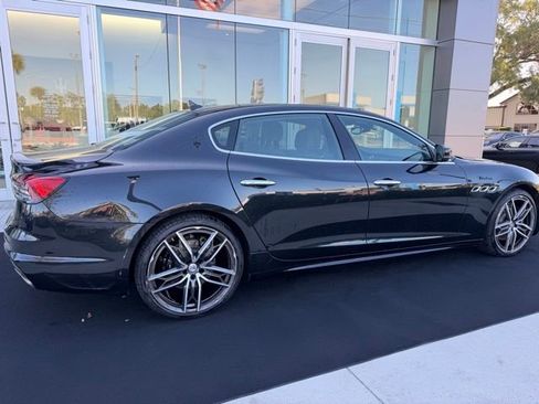 Used 2022 Maserati Quattroporte Modena image 4