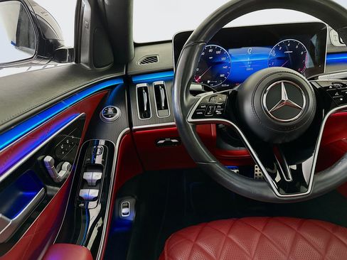 Used 2022 Mercedes-Benz S 580 4MATIC Sedan w/ AMG Line Package image 10