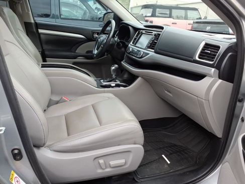 Used 2017 Toyota Highlander XLE image 8