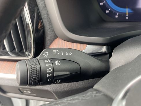 Used 2025 Volvo V60 B5 Cross Country Plus image 34