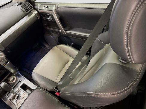 Used 2018 Toyota 4Runner SR5 Premium image 24