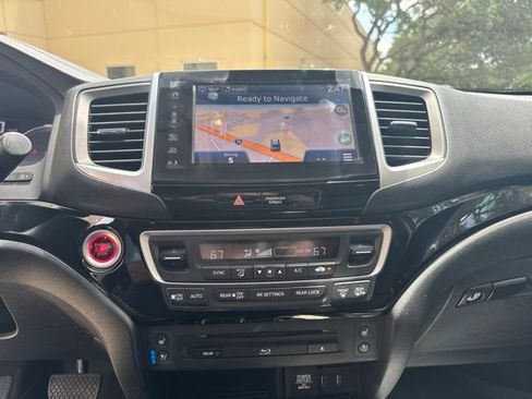 Used 2017 Honda Pilot Elite image 9