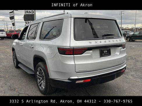 Used 2022 Jeep Wagoneer Series III w/ Flexible Seating Group image 11